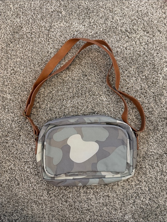 thirty-one Handbags - thirty-one Gray and Tan Camo Crossbody Bag with Brown Strap